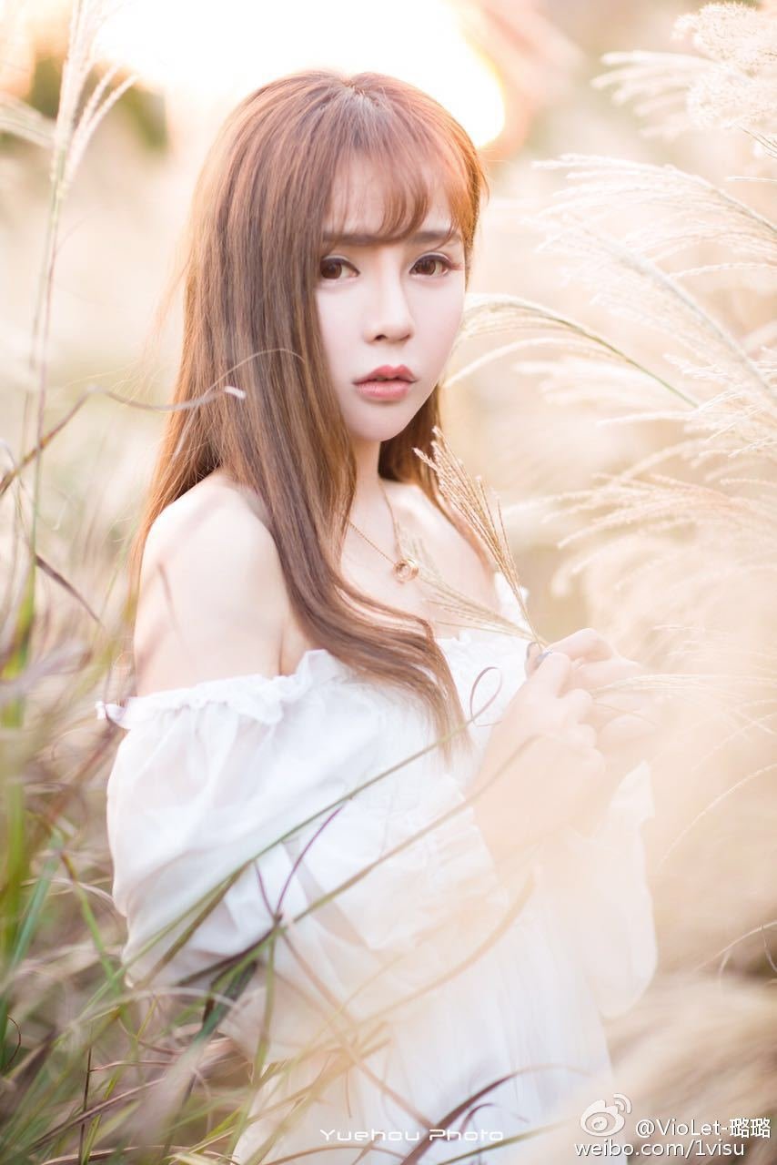 VioLet-璐璐 可爱美少女私房照诱惑写真图