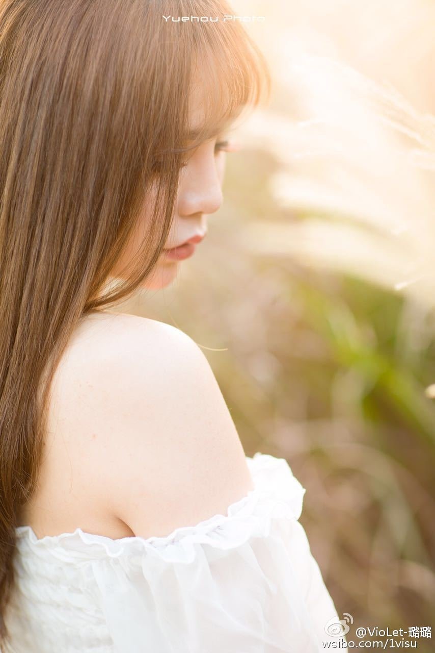 VioLet-璐璐 可爱美少女私房照诱惑写真图