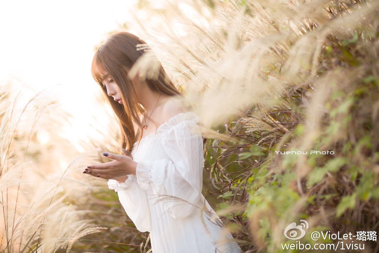 VioLet-璐璐 可爱美少女私房照诱惑写真图