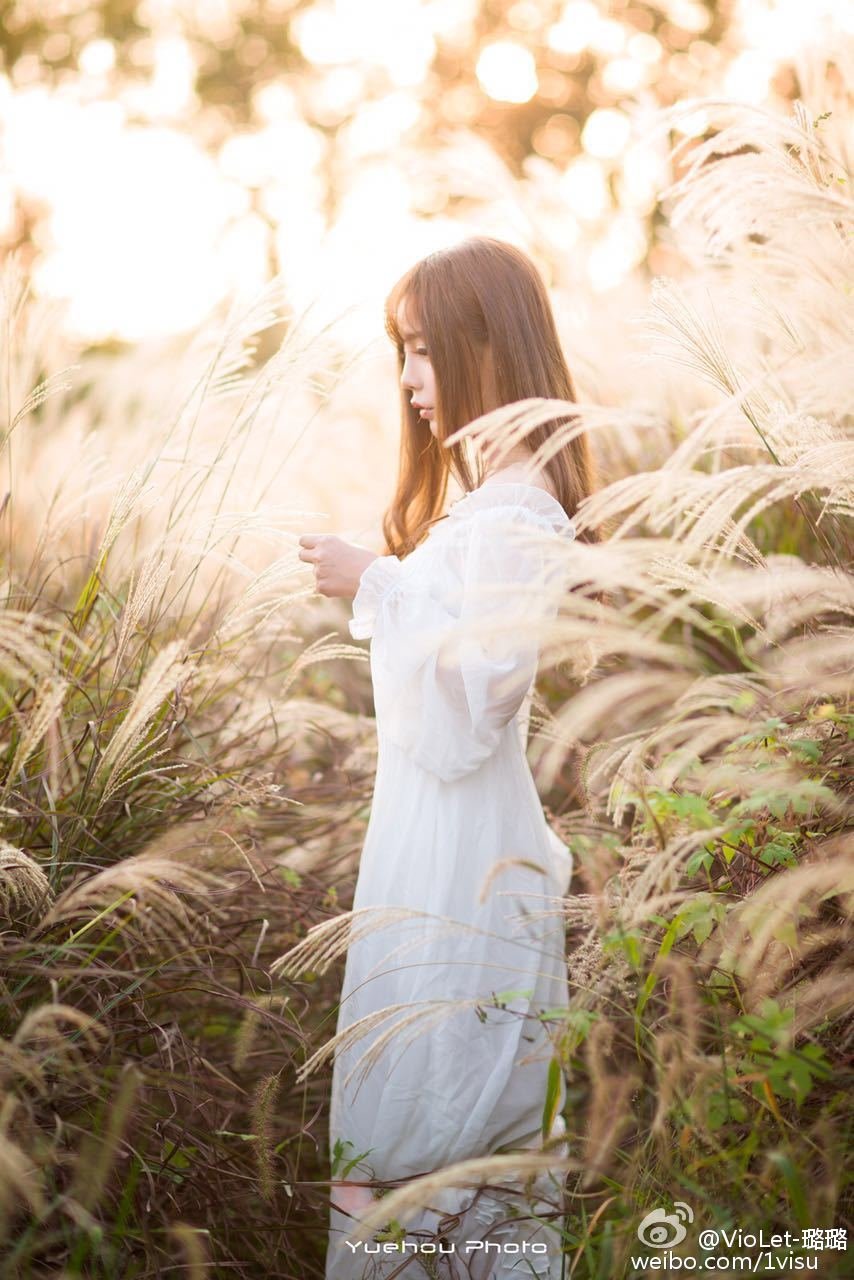 VioLet-璐璐 可爱美少女私房照诱惑写真图