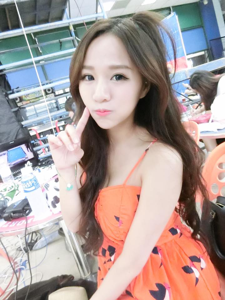 小安柏Amber 超正的长腿美女