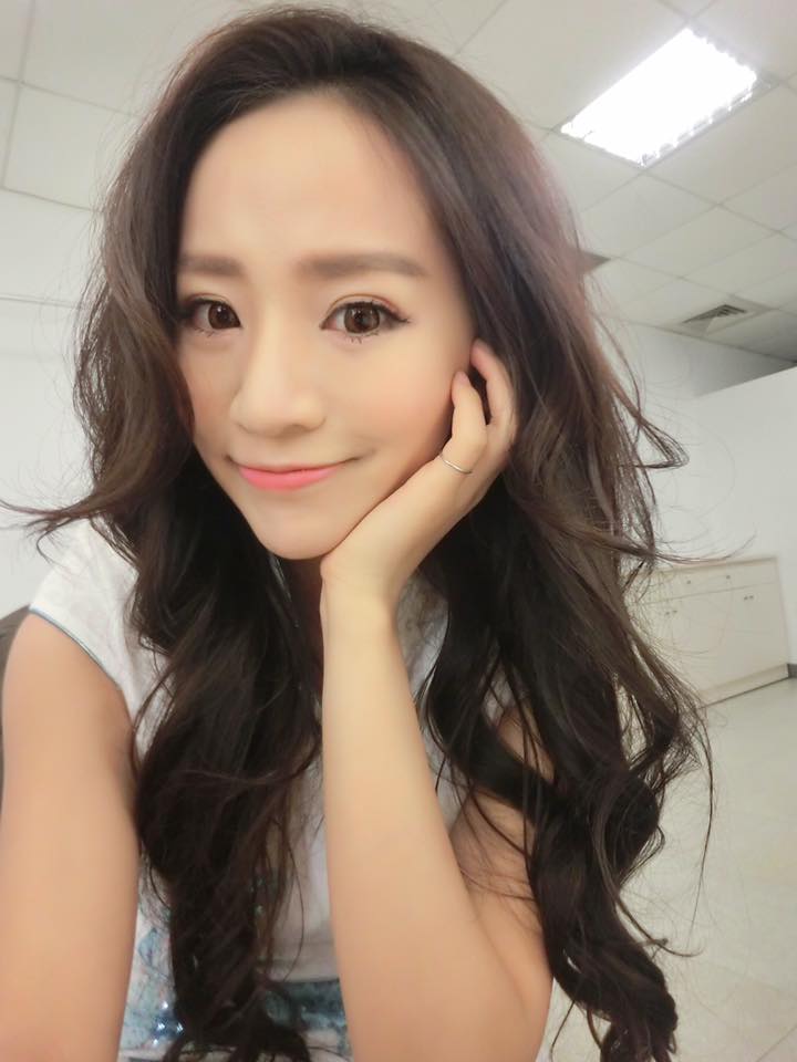 小安柏Amber 超正的长腿美女