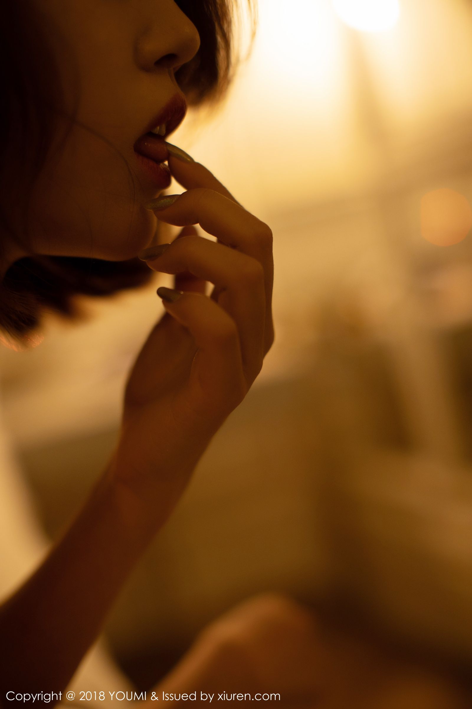 冷艳女神冯木木 暖光下曼妙身段