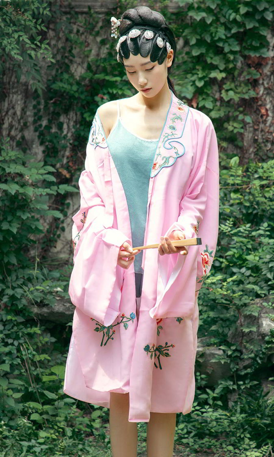 方子萱一曲秋思 青丝云鬓粉黛妆