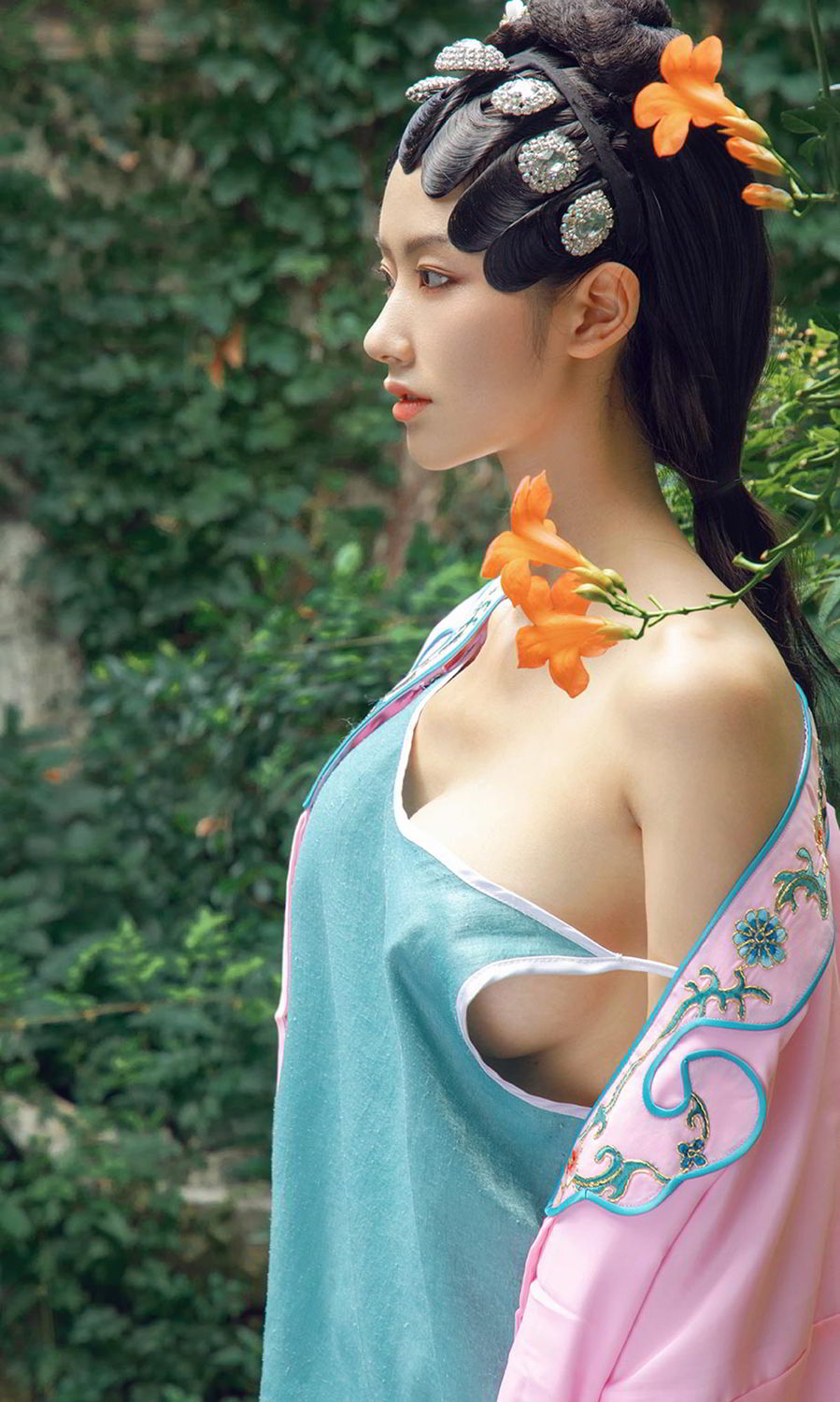 方子萱一曲秋思 青丝云鬓粉黛妆
