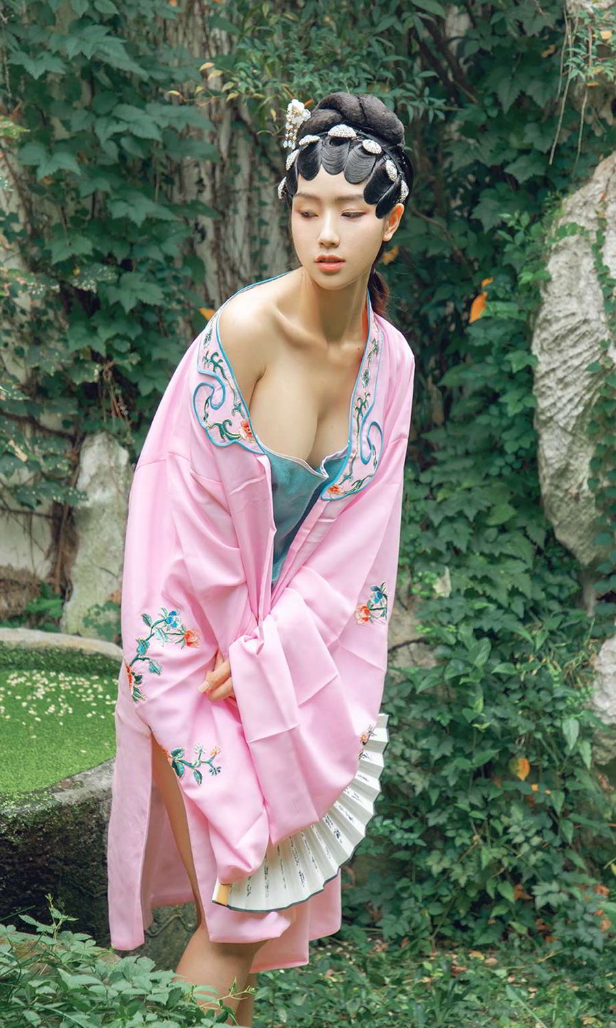 方子萱一曲秋思 青丝云鬓粉黛妆
