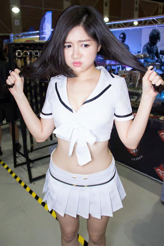 乐芙(简书予) 爆红神级正妹超萌还有好身材