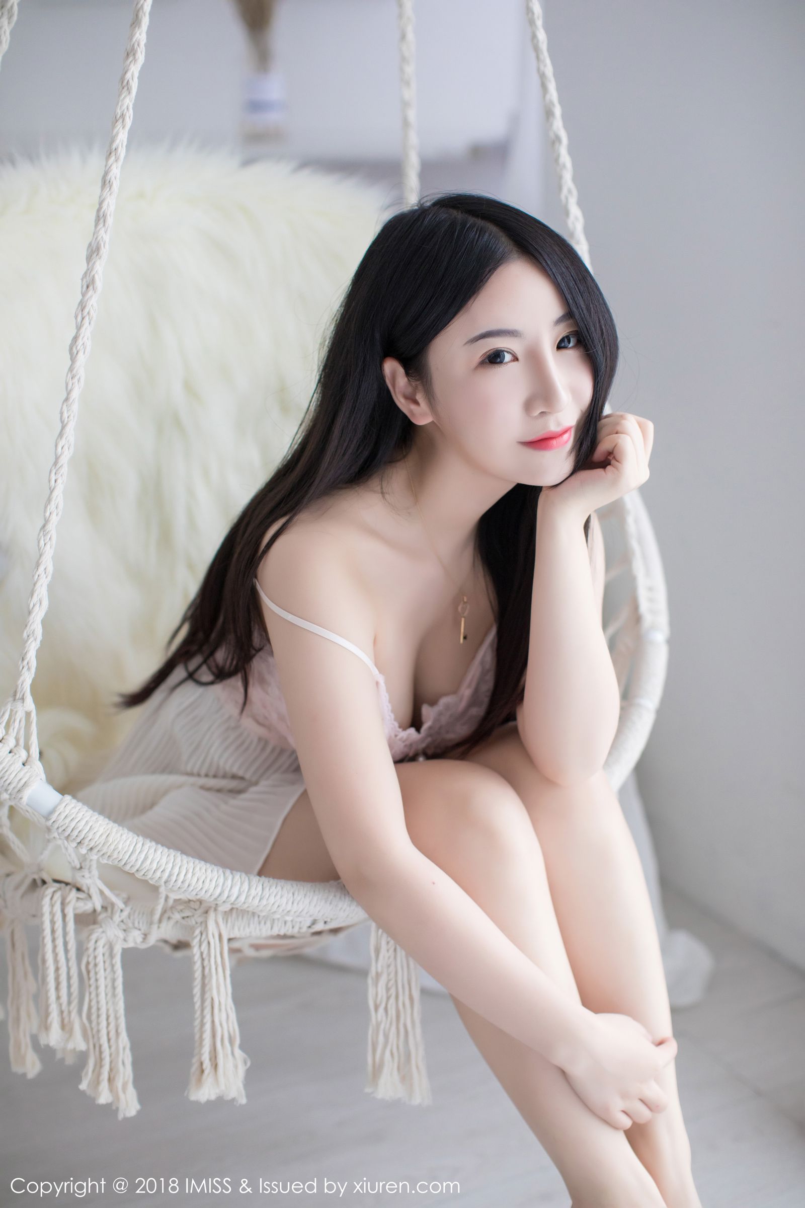 居家女友谢芷馨 甜美暖心连衣裙