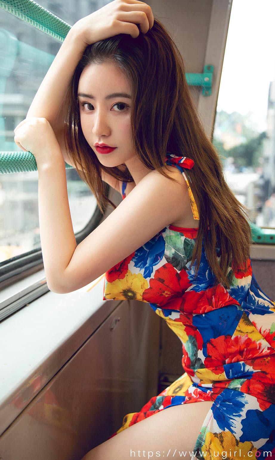 港式情人绯月樱 浪漫的碎花长裙