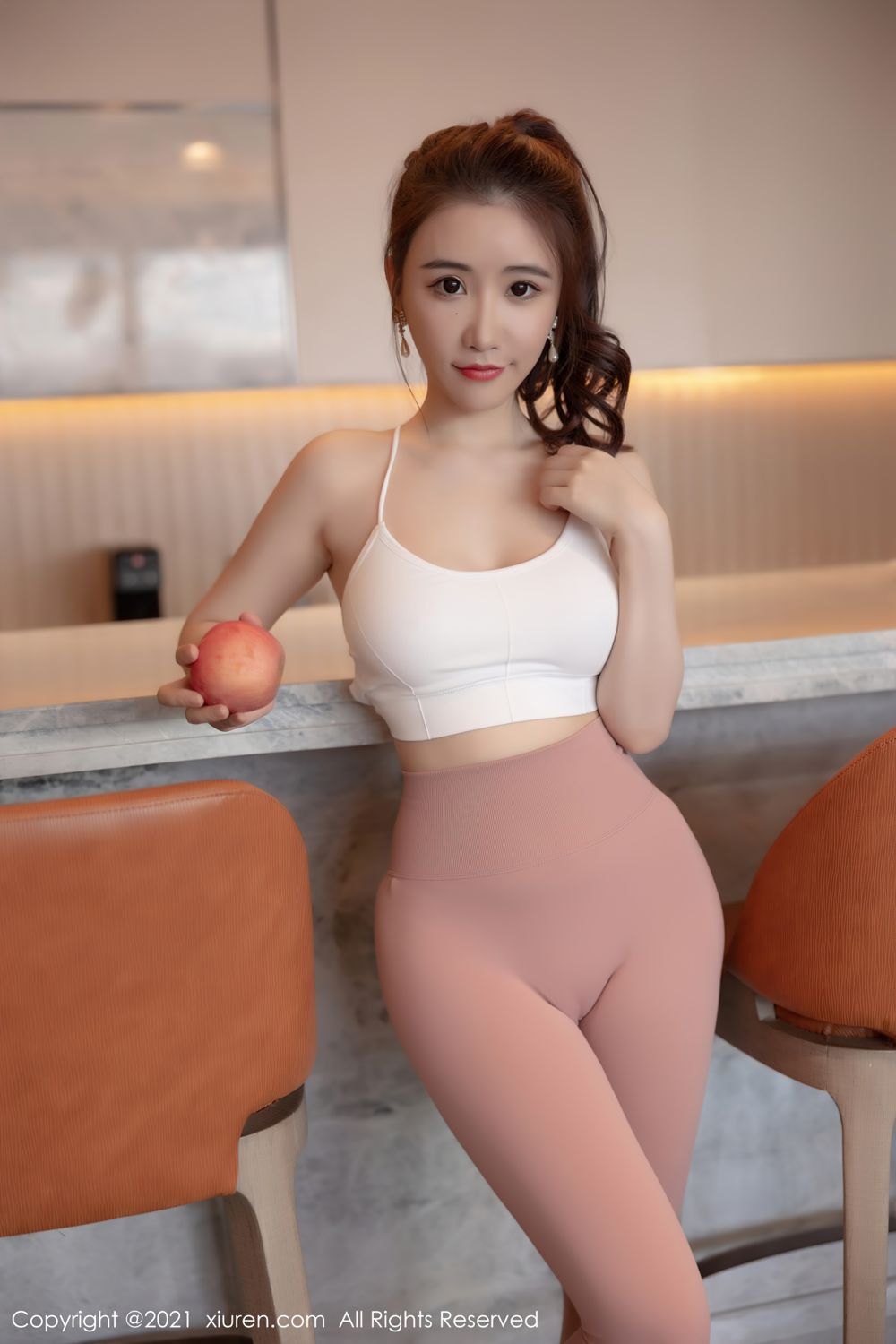 宅男女神绯月樱 紧身的服饰与吊带