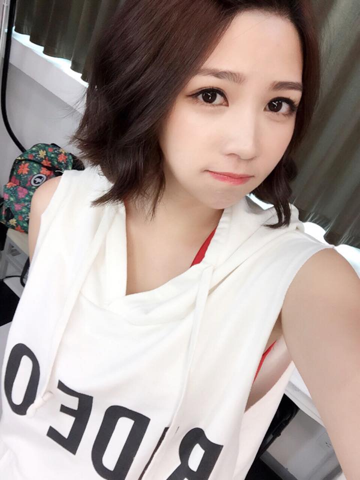 曾智希 伊林新生甜美长腿女模正妹