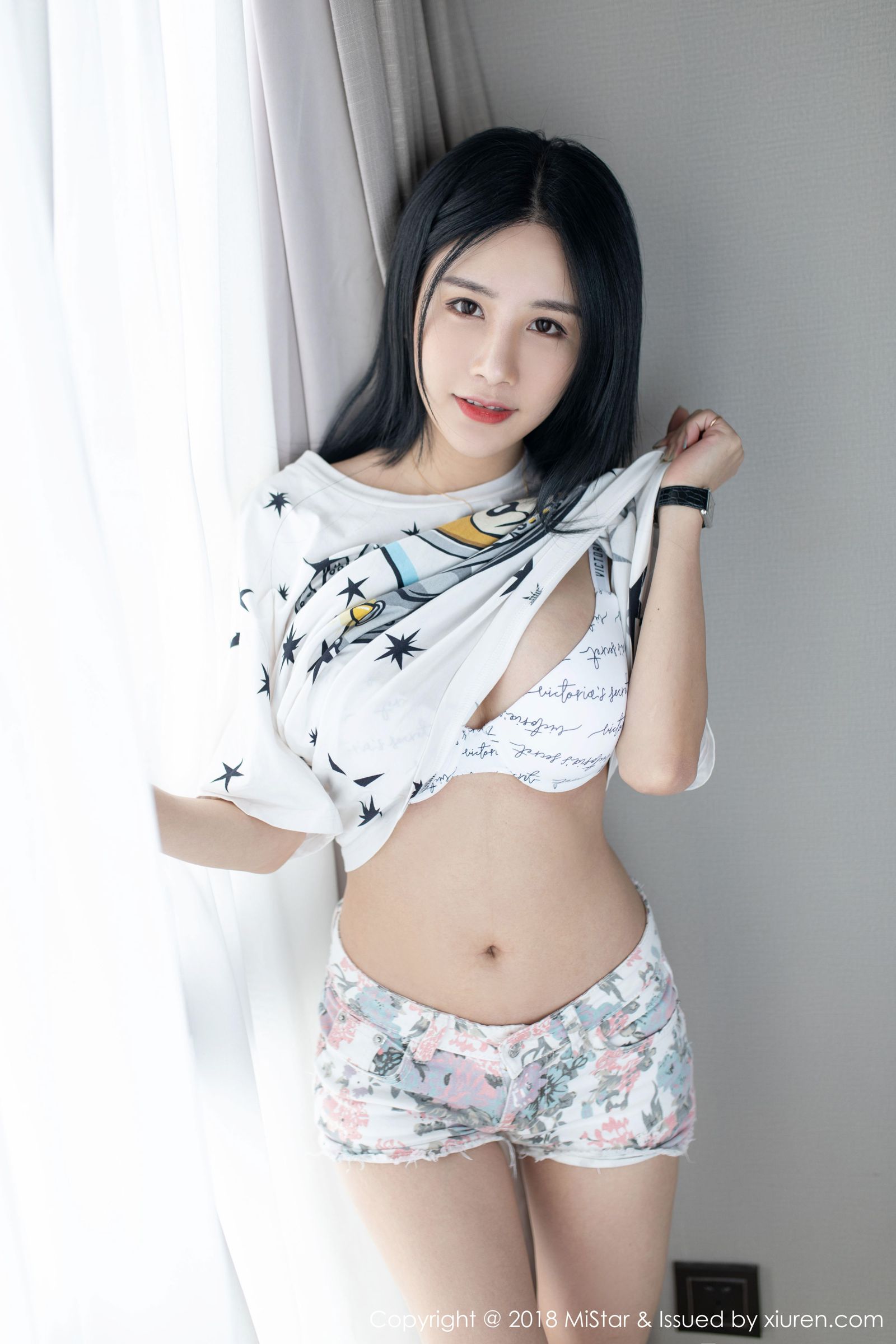 全民女神小沫琳 颜值依旧惹火诱人