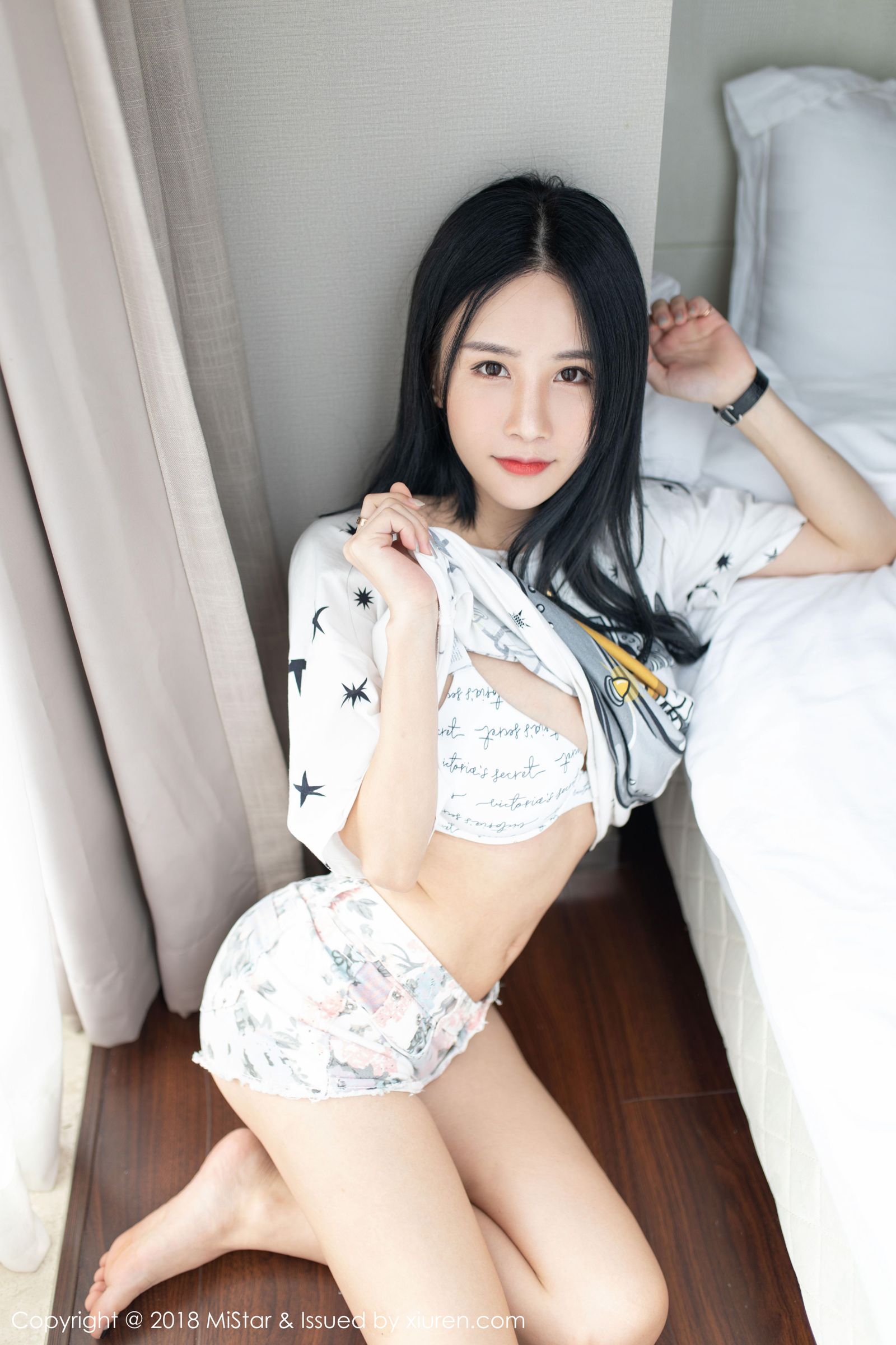 全民女神小沫琳 颜值依旧惹火诱人