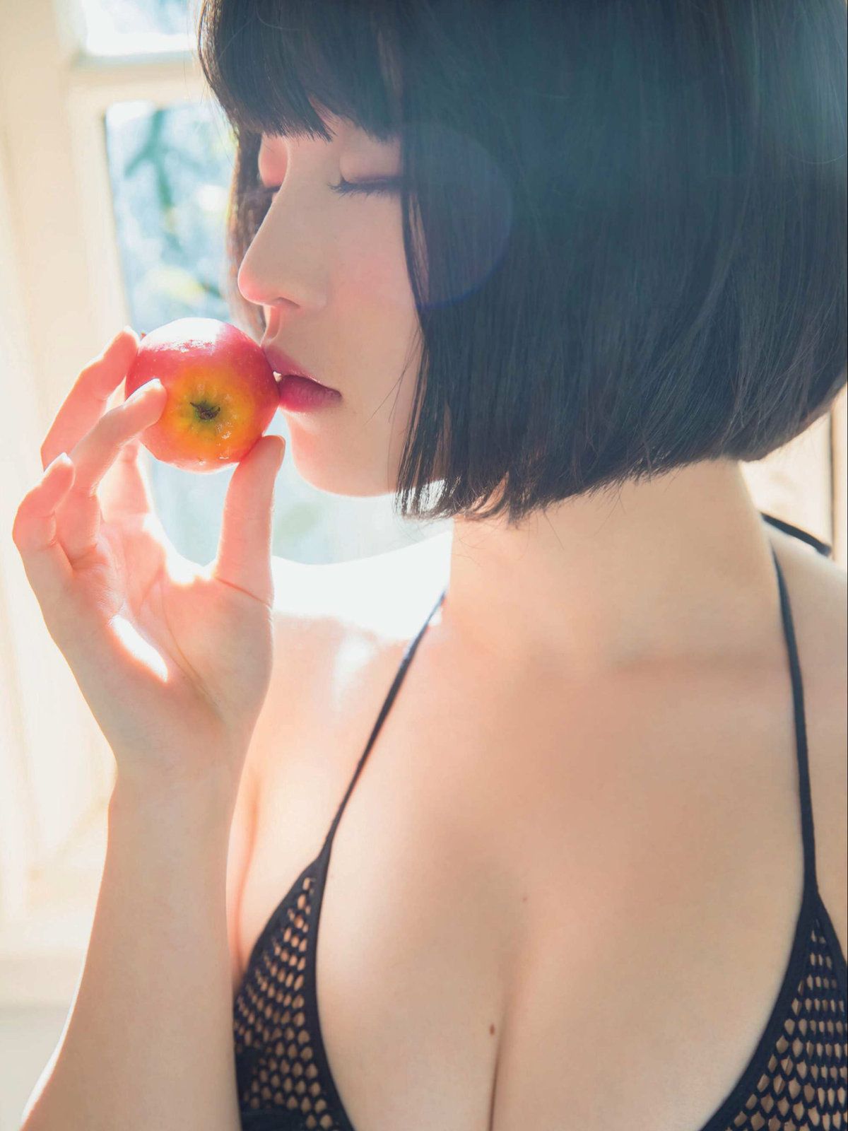根本凪- 2018年週プレNEWS写真