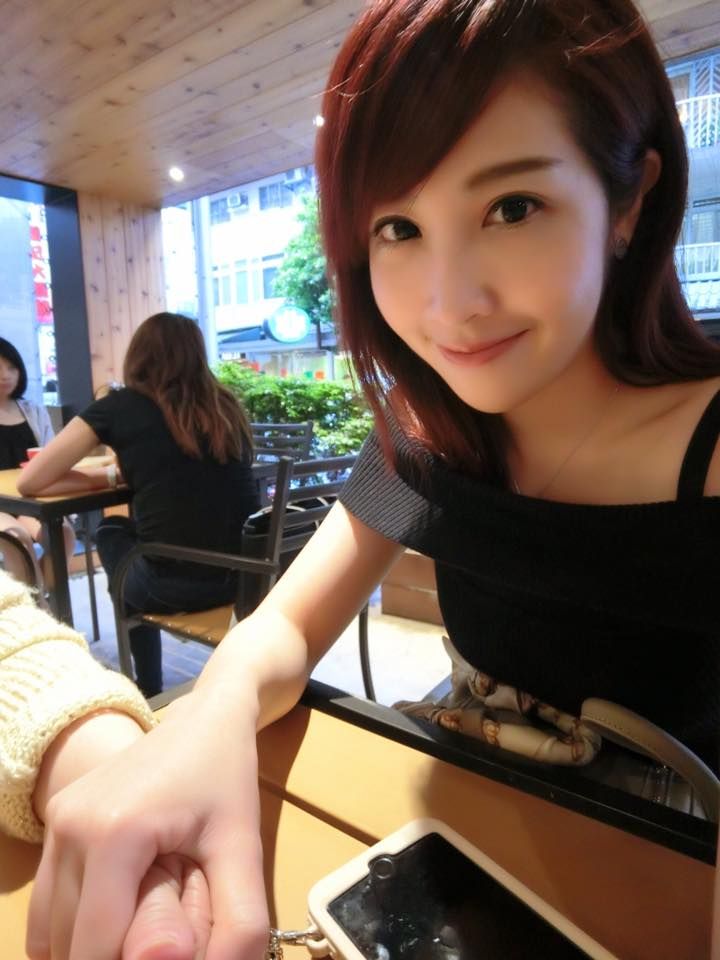 黄若薇Vivi 大眼气质女主播私房照诱惑写真图