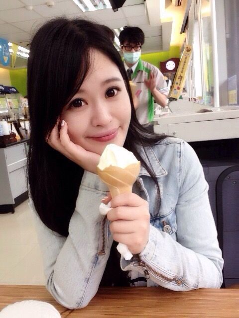 李思瑾Mayer 32F身材的女主播