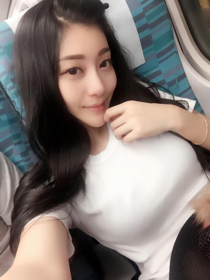 Mina Liu(花花) 超会放电的34C性感尤物