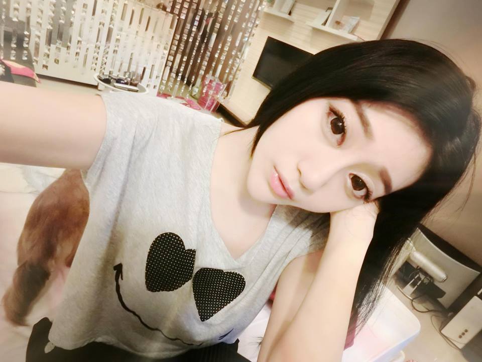 Mina Liu(花花) 超会放电的34C性感尤物