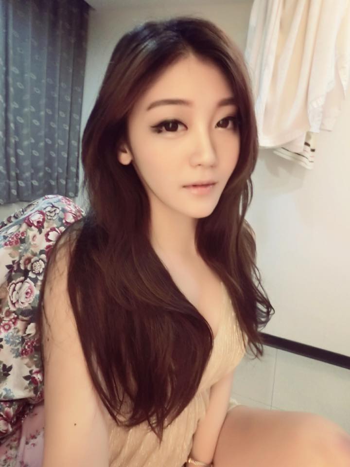 Mina Liu(花花) 超会放电的34C性感尤物