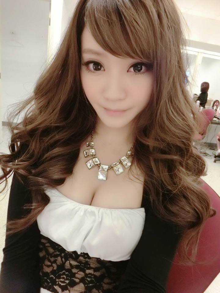 Mina Liu(花花) 超会放电的34C性感尤物