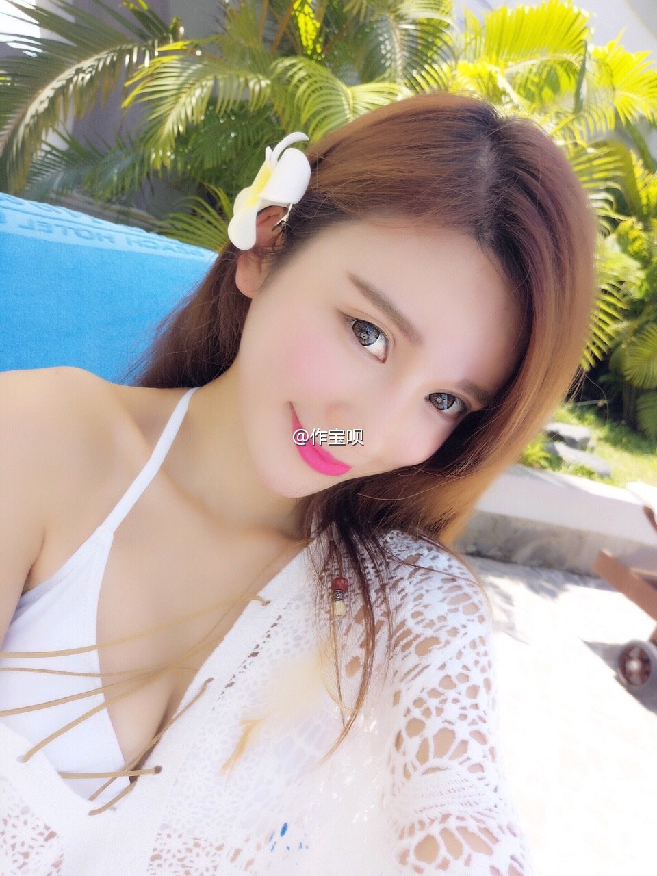 郏桢 大眼妹子清新比基尼美图