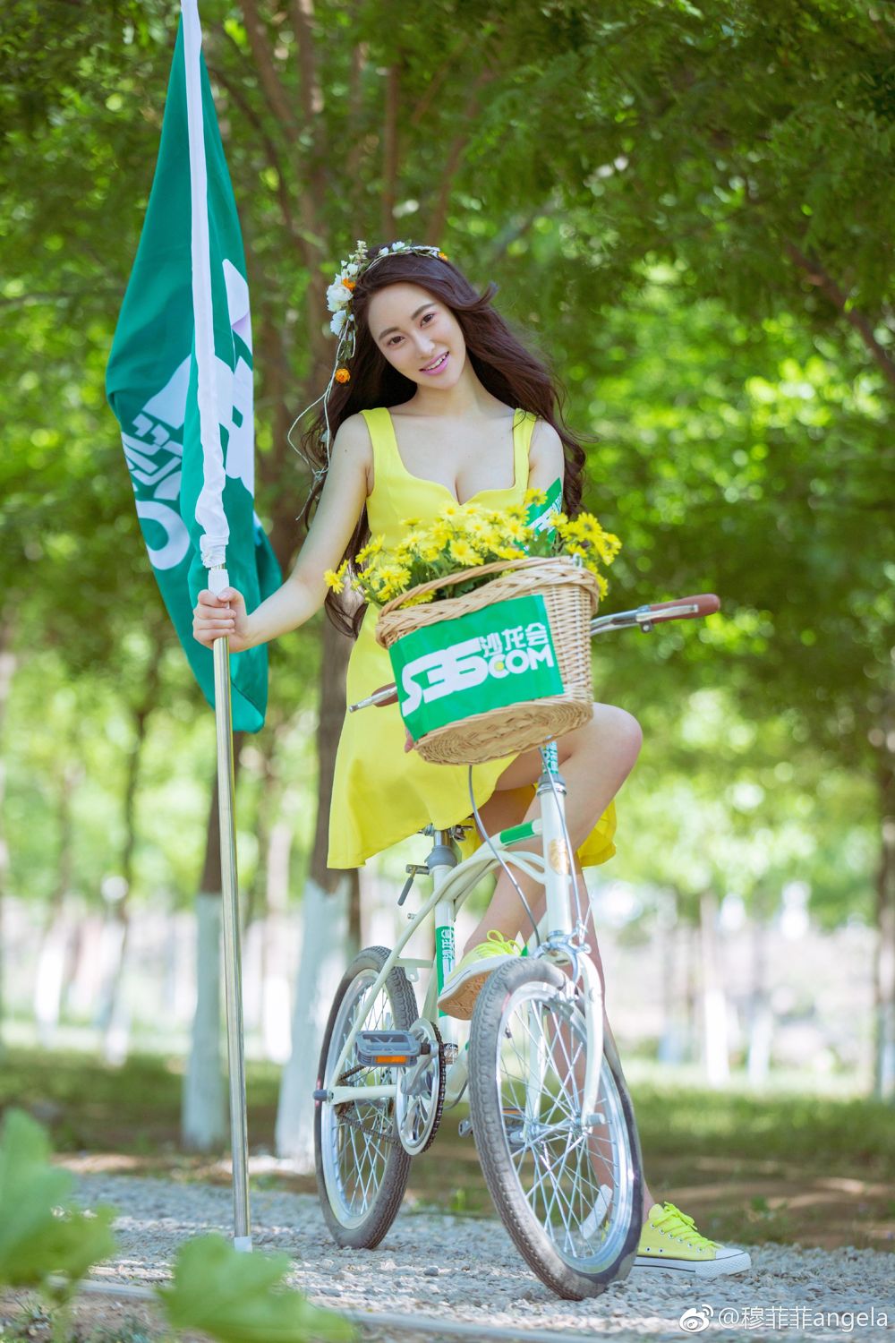 黄杉美女穆菲菲 清爽户外写真美图