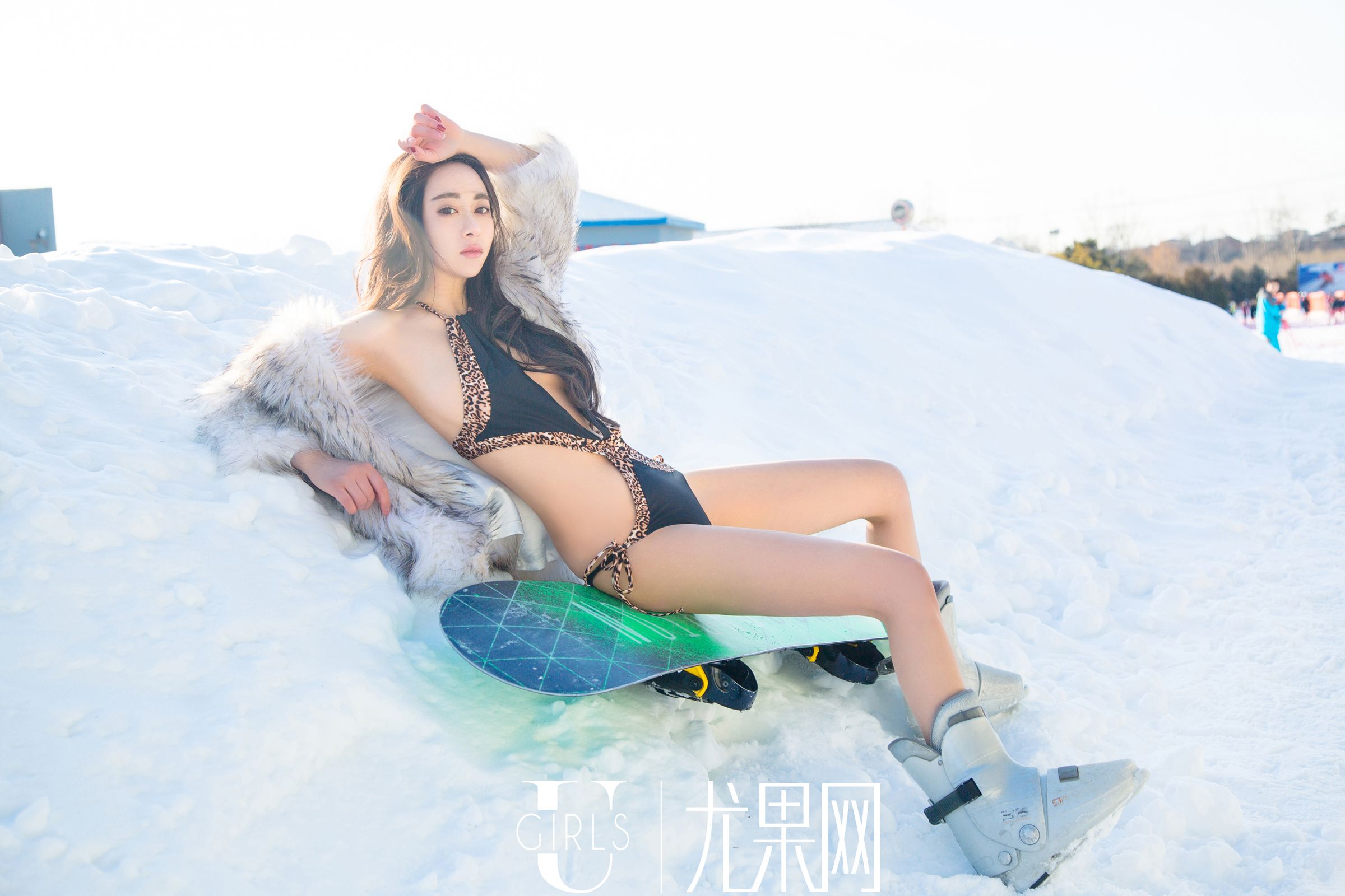 极冻美人穆菲菲 冰天雪地比基尼