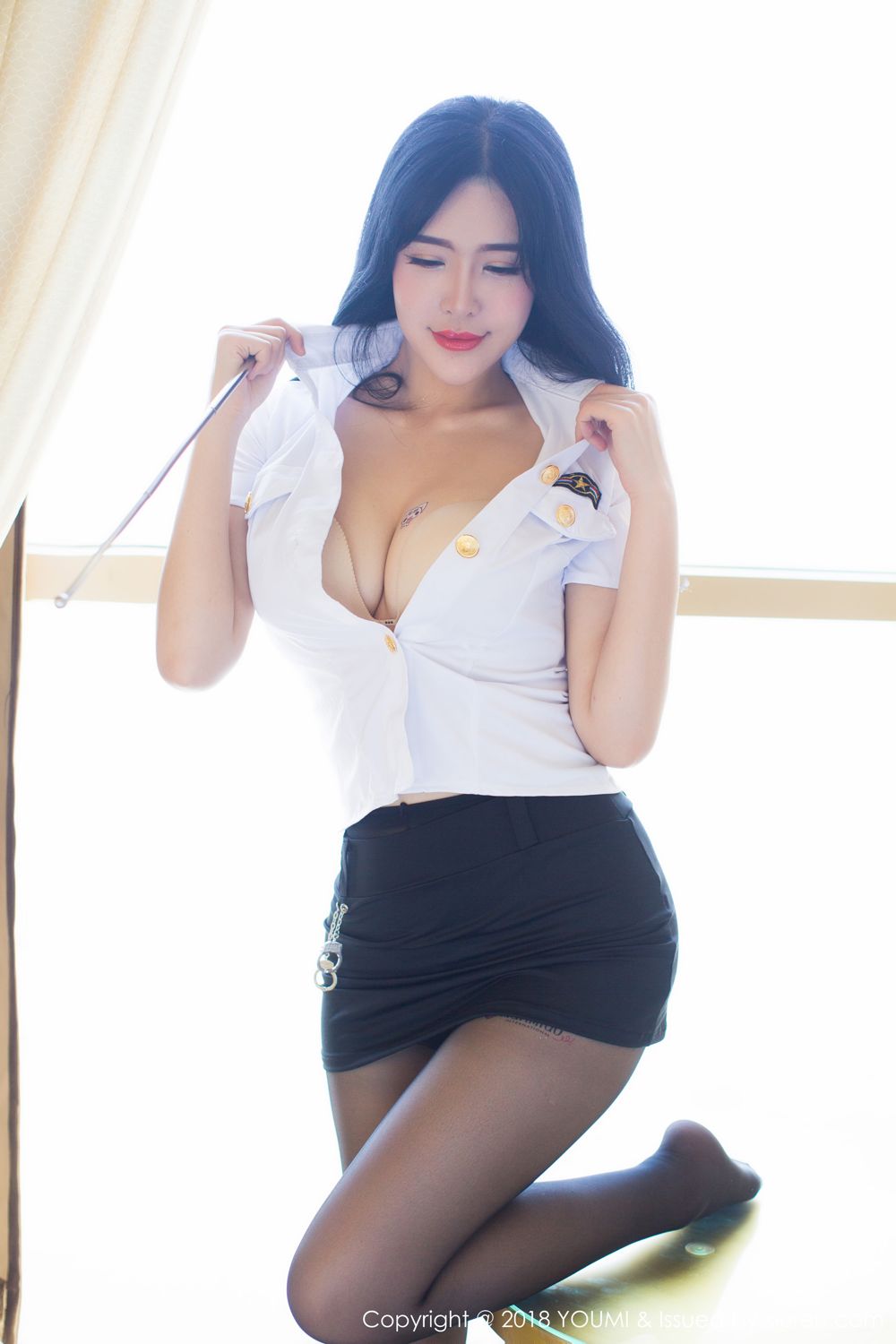 魅惑女神刘钰儿 空乘黑丝皮衣情趣