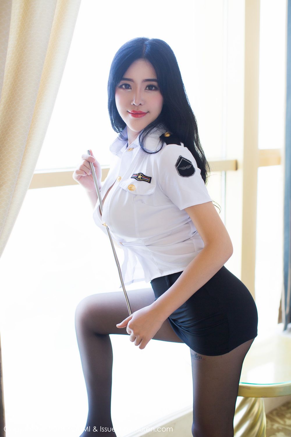 魅惑女神刘钰儿 空乘黑丝皮衣情趣