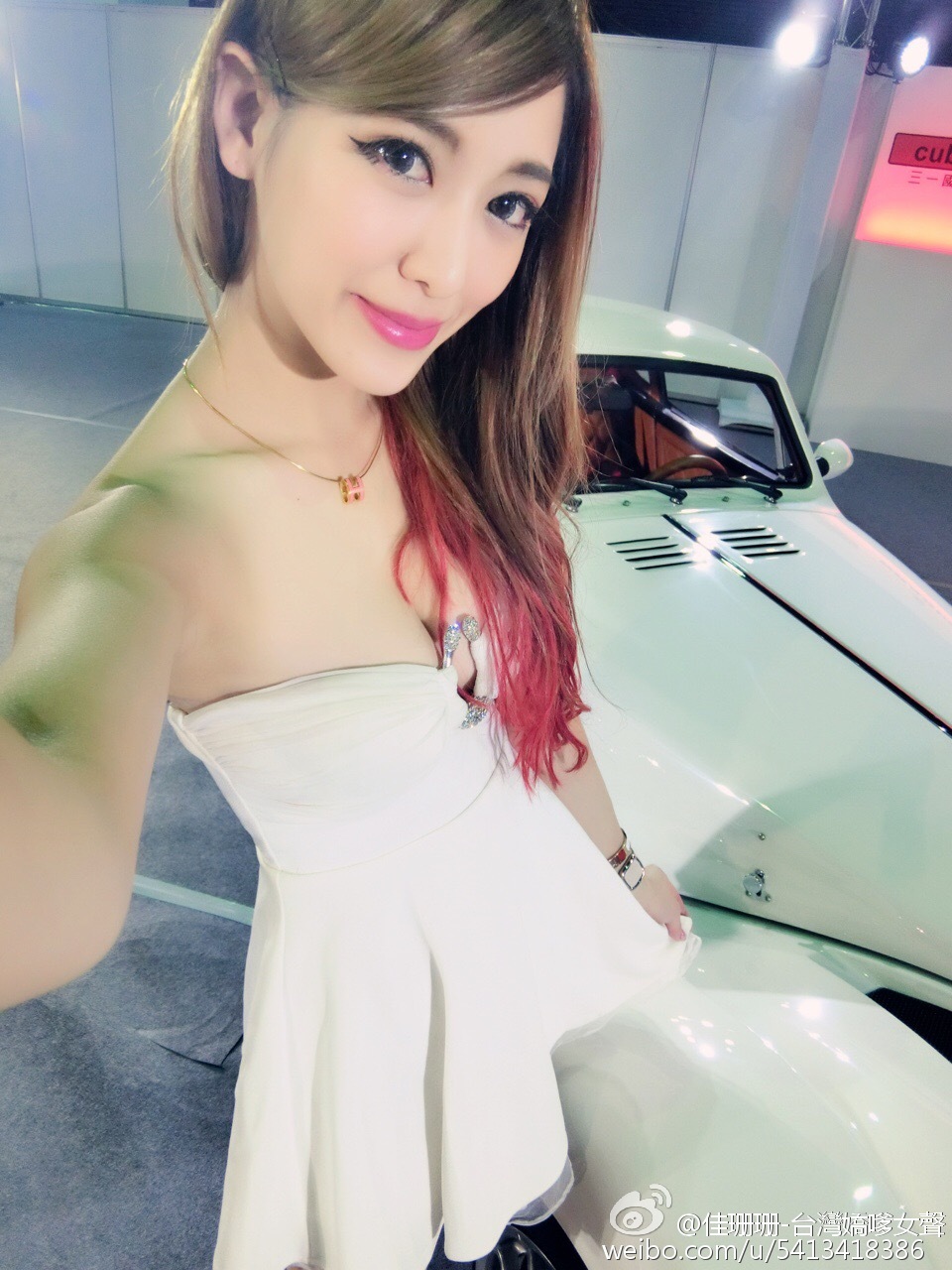 傲娇甜心(佳珊珊) 水汪汪的大眼正妹车模