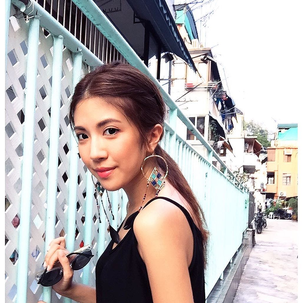 余逸思Yoshi Yu 健身女模大秀好身材