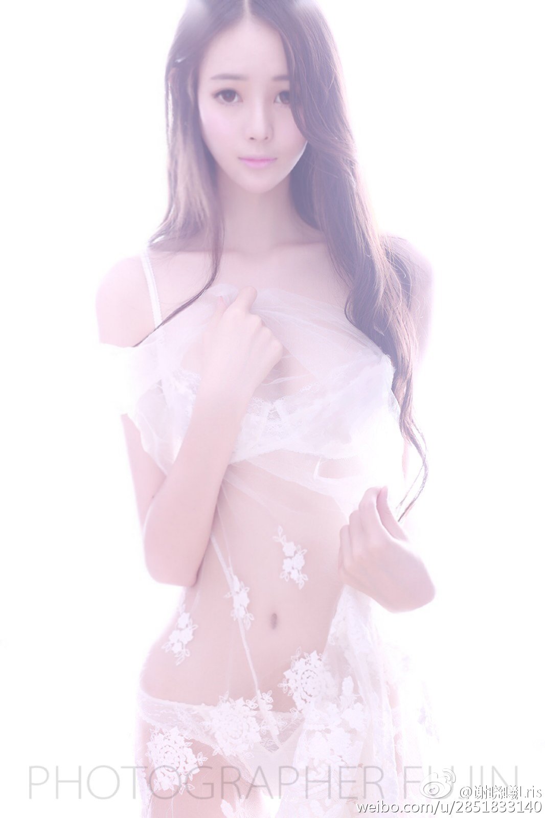 谢晓曦Lris 美胸车模私房写真图