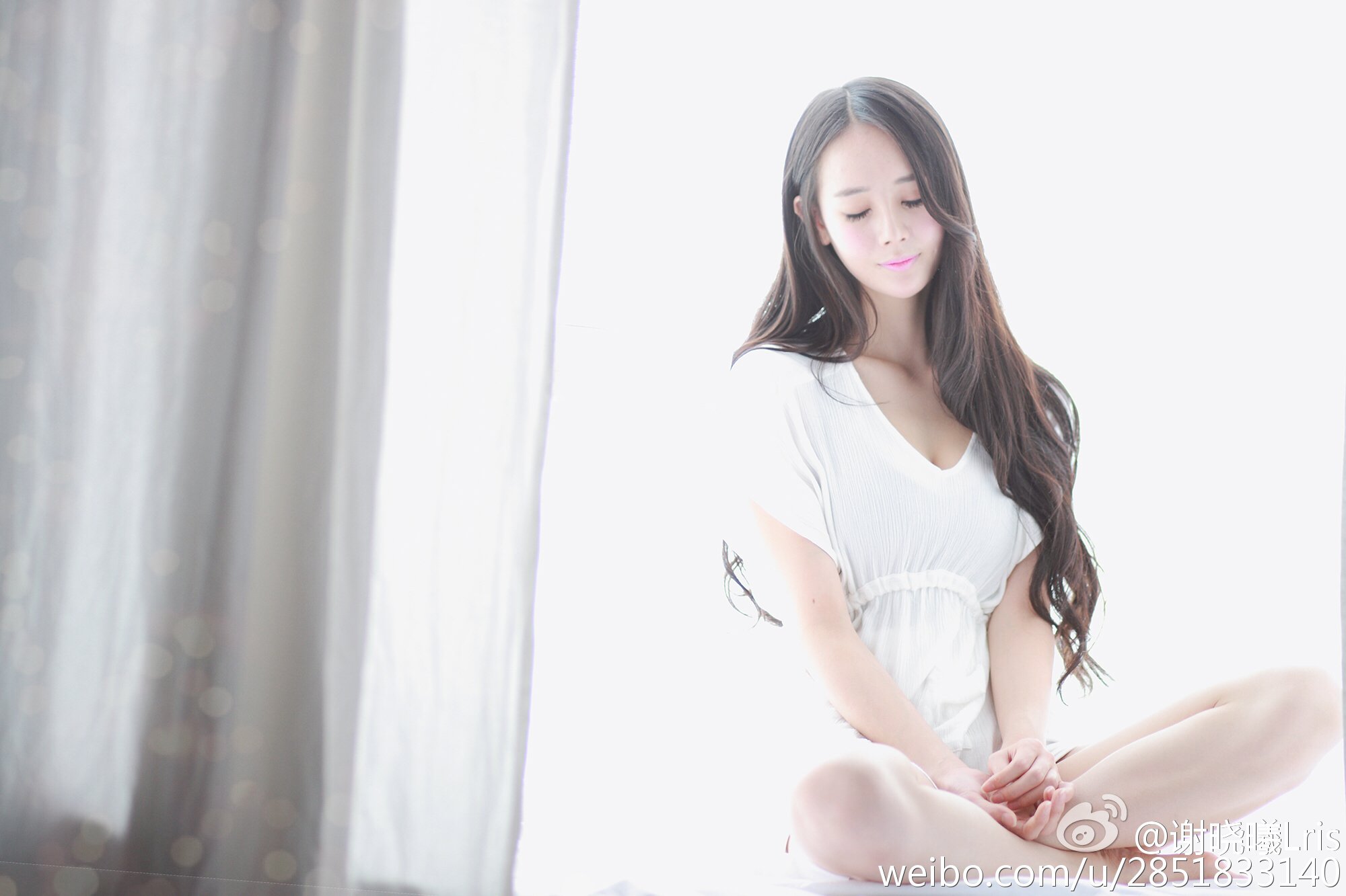 谢晓曦Lris 美胸车模私房写真图