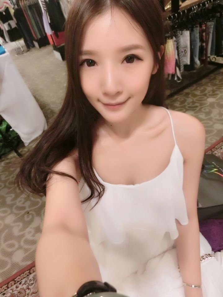 刘绒萱 超正兼气质的美人车模