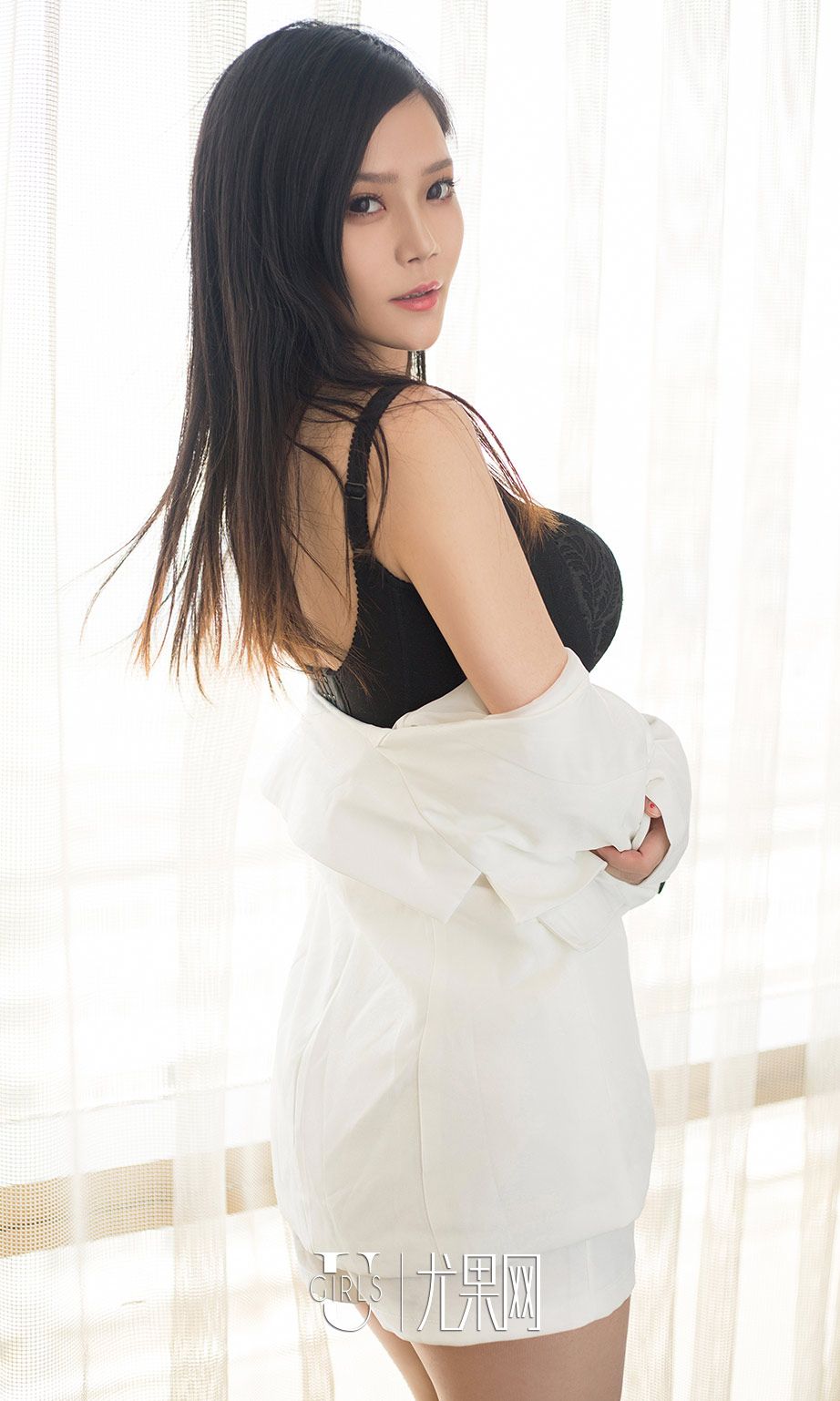 小美人儿林美儿 纯黑造型粉色蕾丝