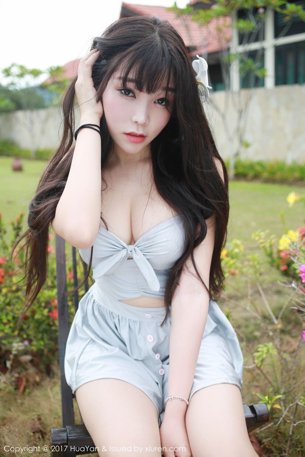 童颜女神芝芝Booty 白肌吊带火红死库水