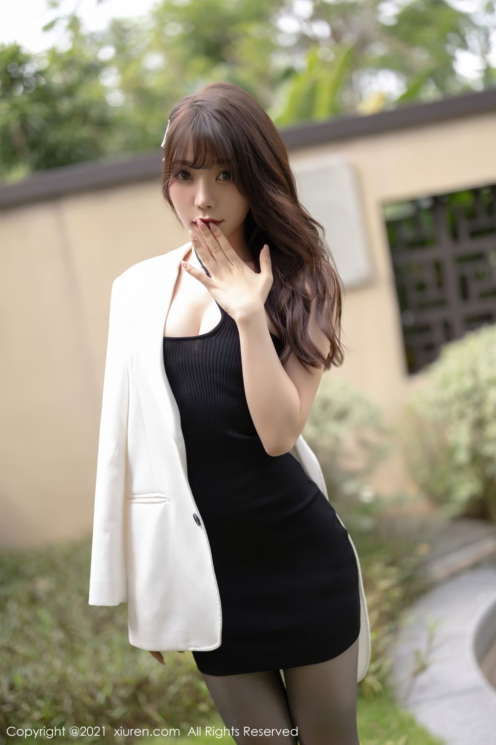 全民女神芝芝Booty 典雅多姿的吊裙