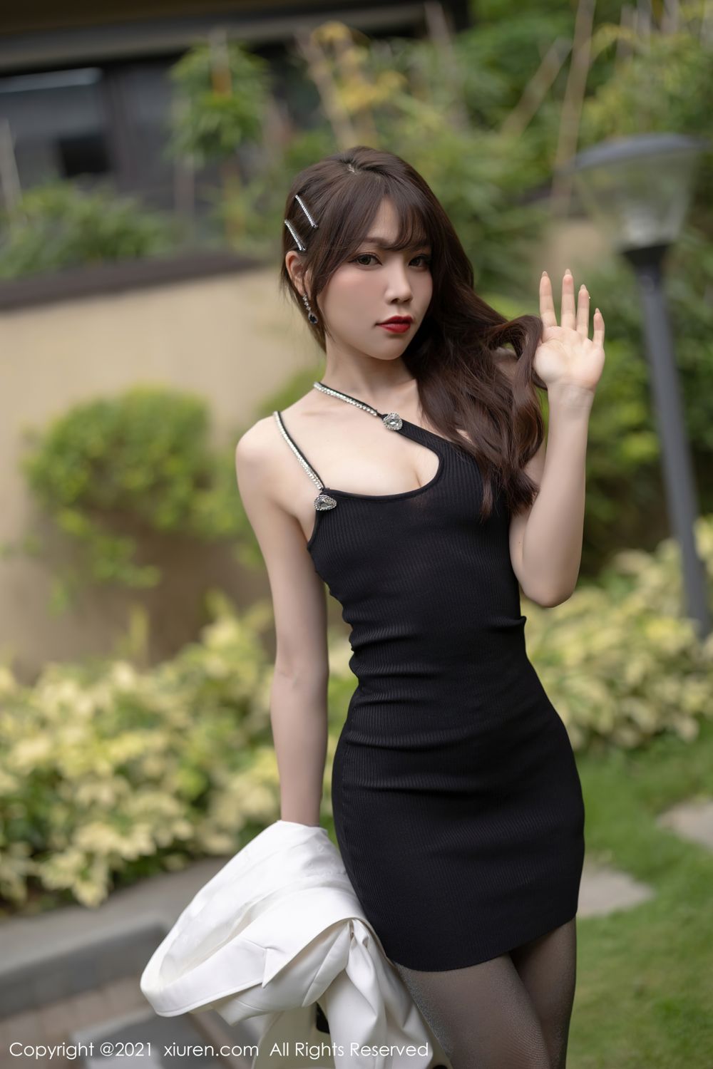 全民女神芝芝Booty 典雅多姿的吊裙