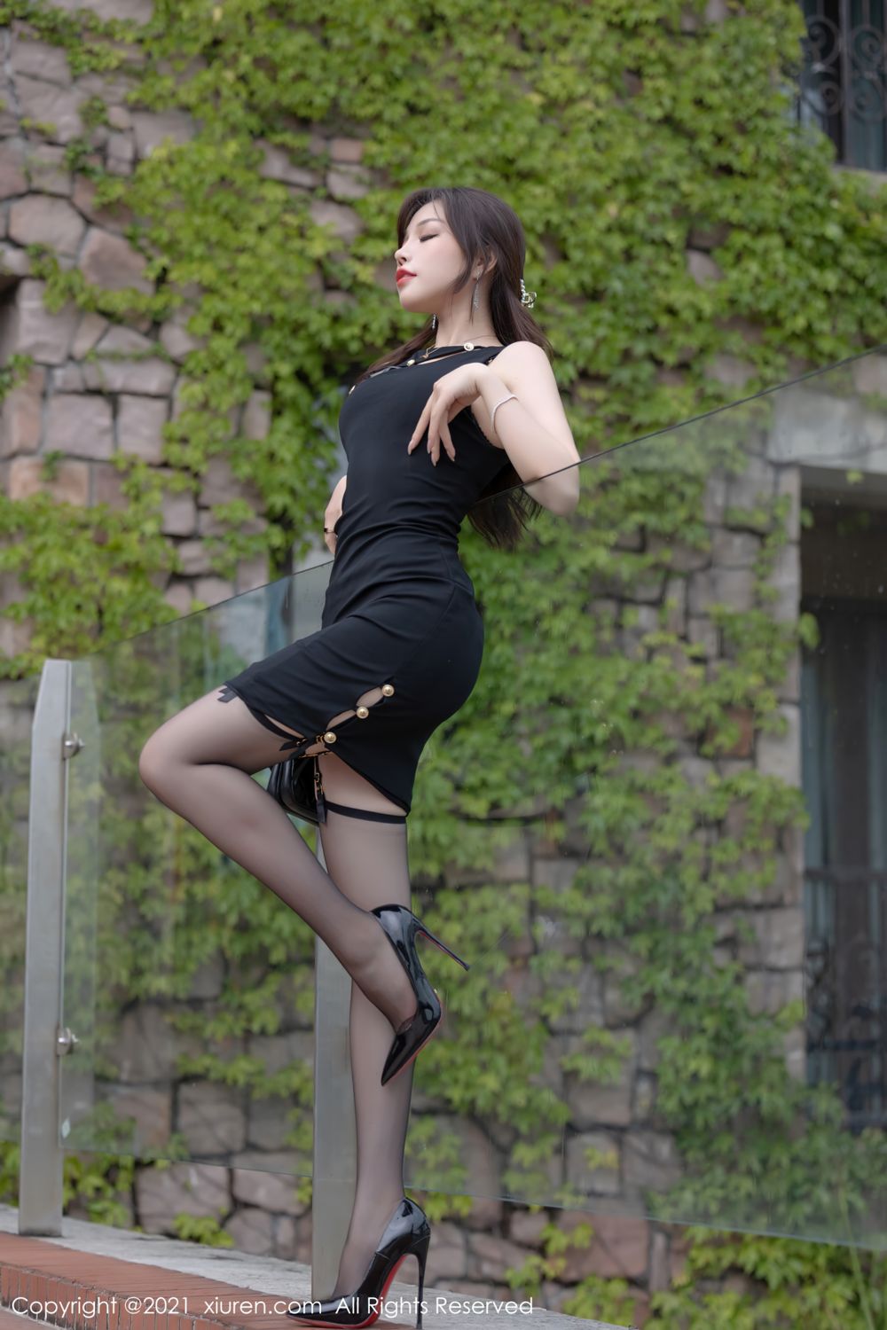 高冷女神芝芝Booty 魅惑黑色镂空系列