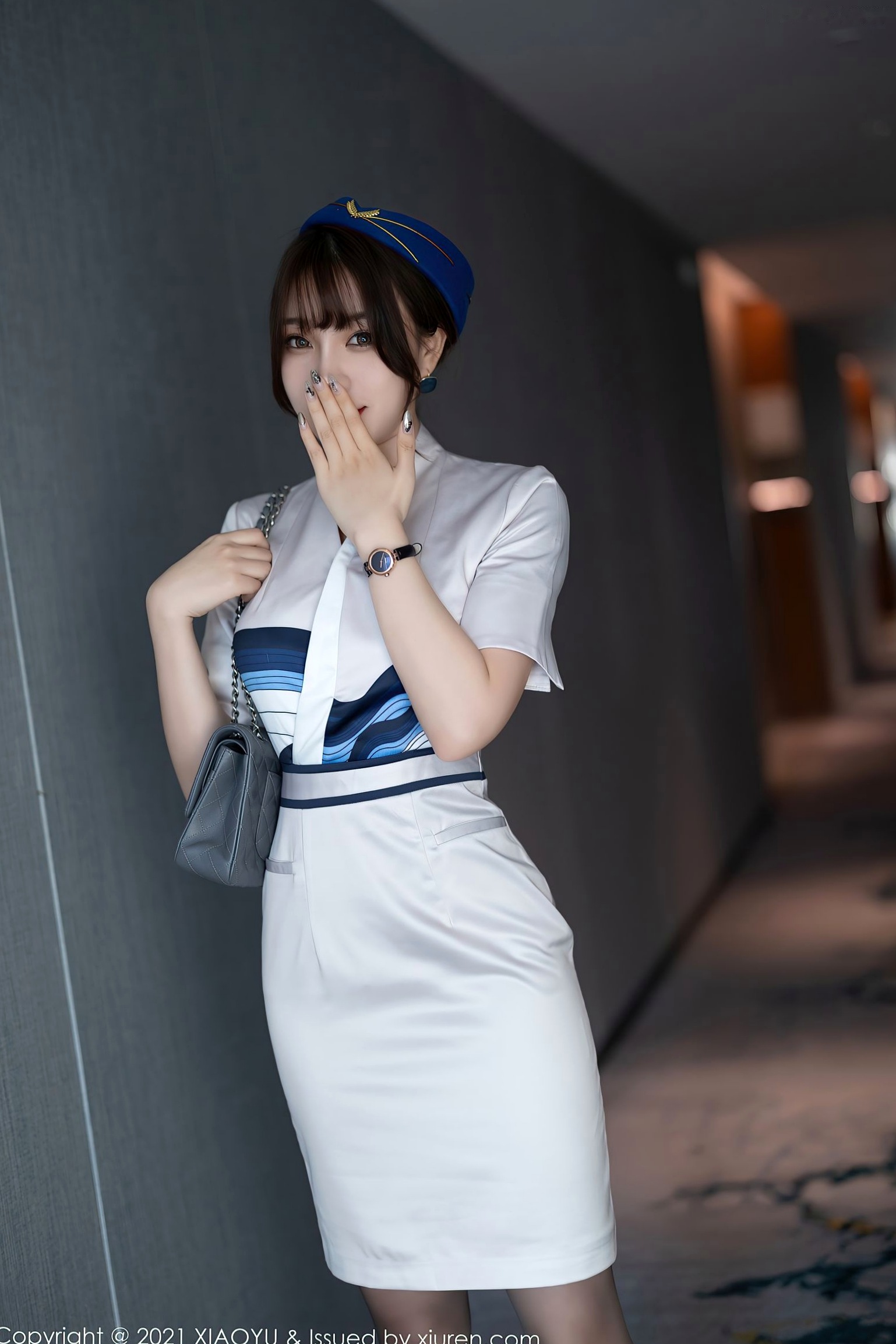语画界-642-芝芝Booty:空姐制服诱惑与黑丝私房大片,极致美臀展现,撩人魅力摄影