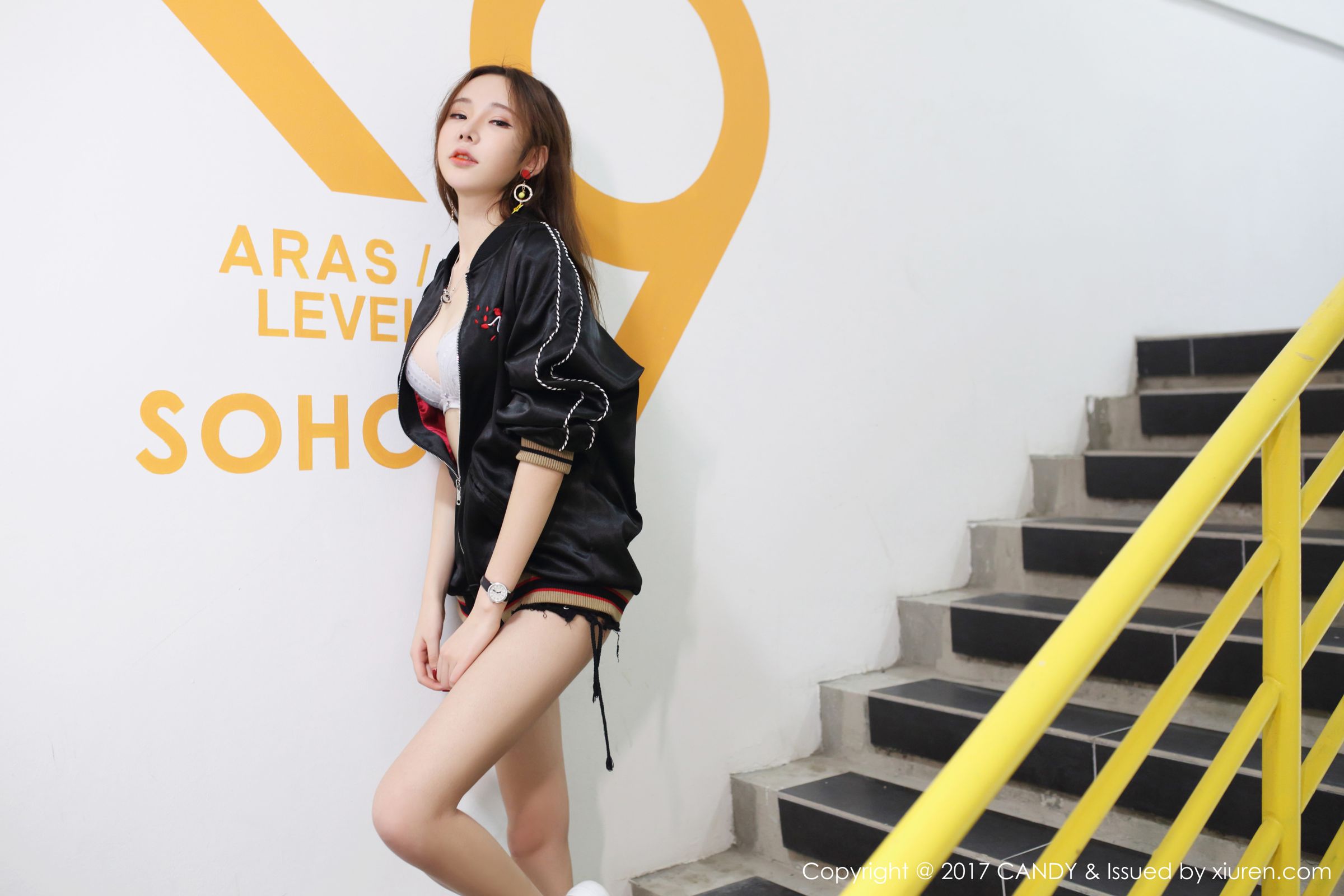 魅惑女神萌琪琪 运动装白色比基尼