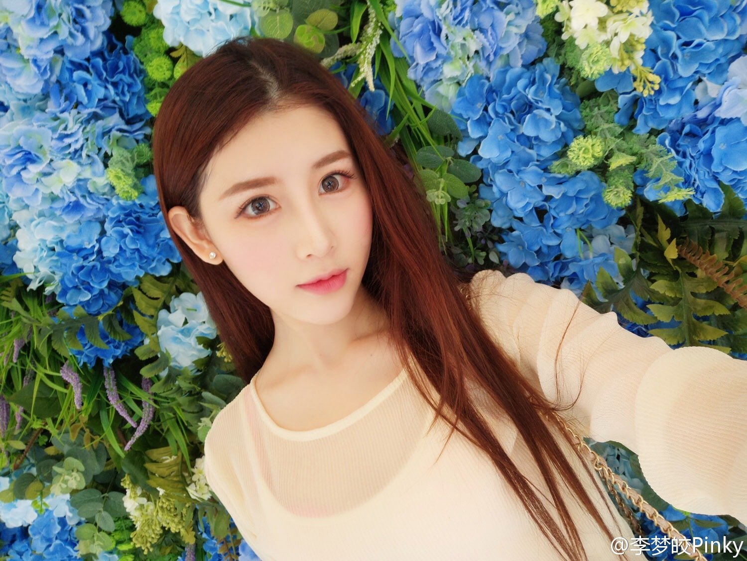 李梦皎Pinky 性感藏的恰到好处