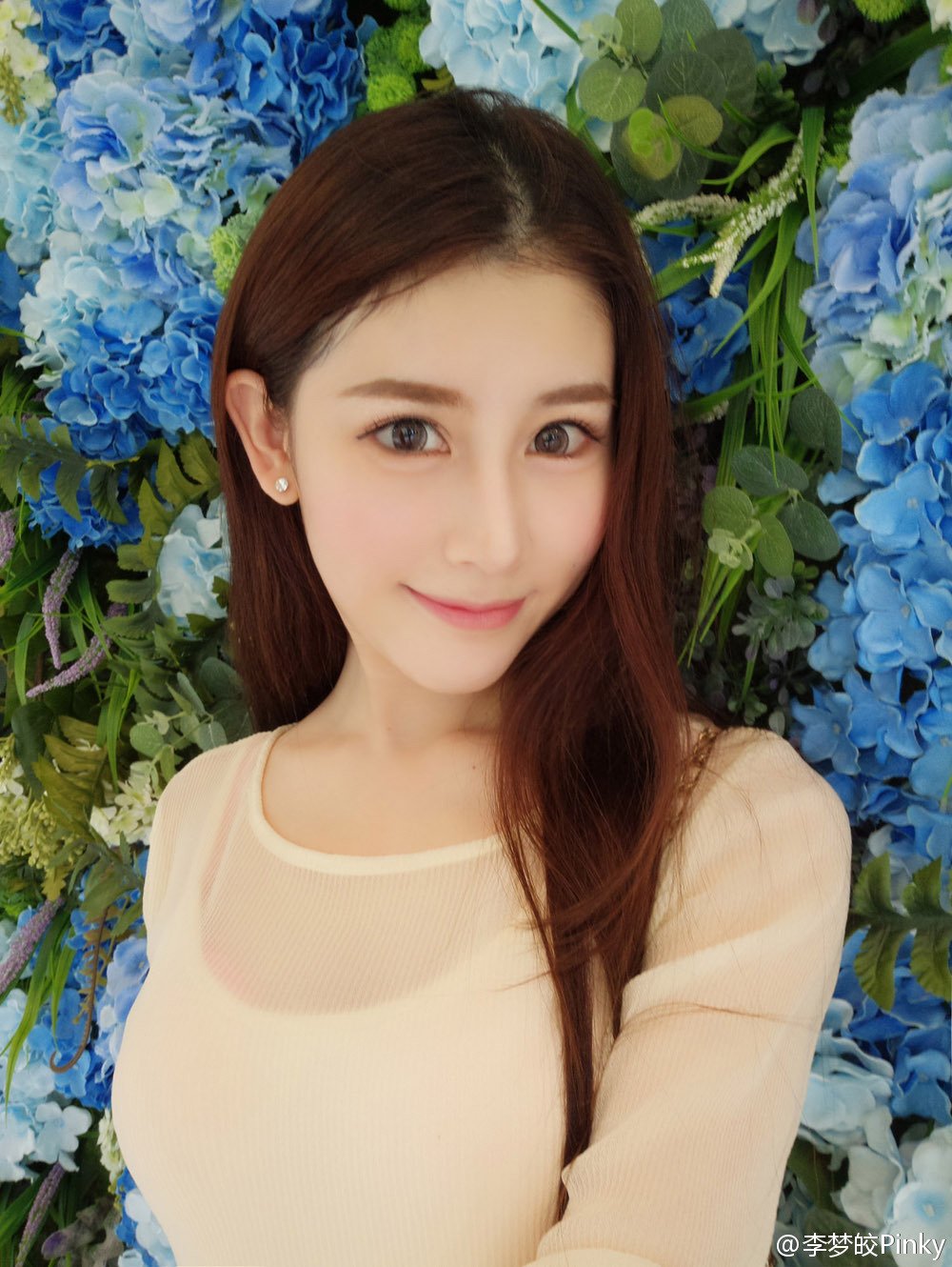 李梦皎Pinky 性感藏的恰到好处