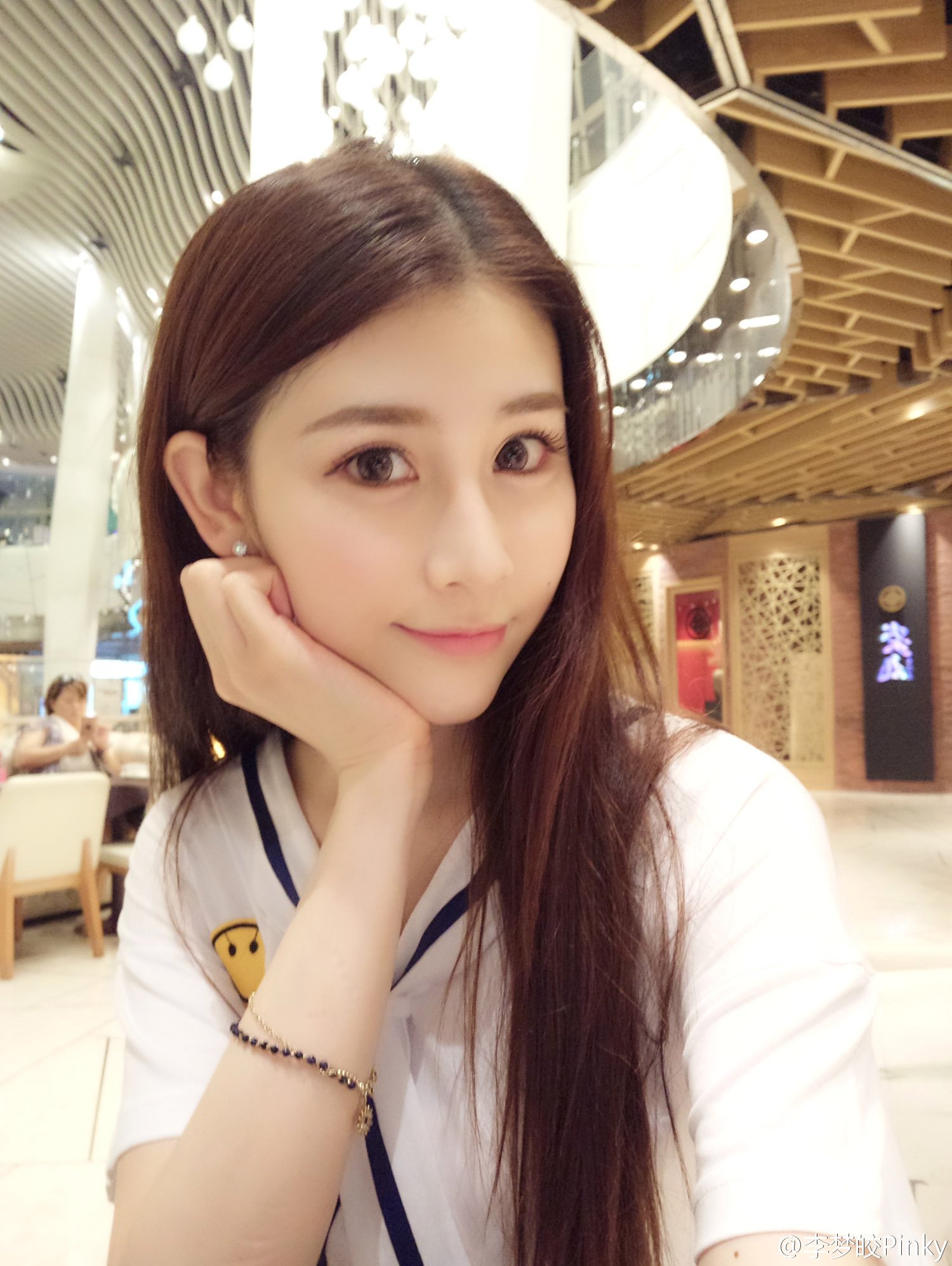 李梦皎Pinky 性感藏的恰到好处