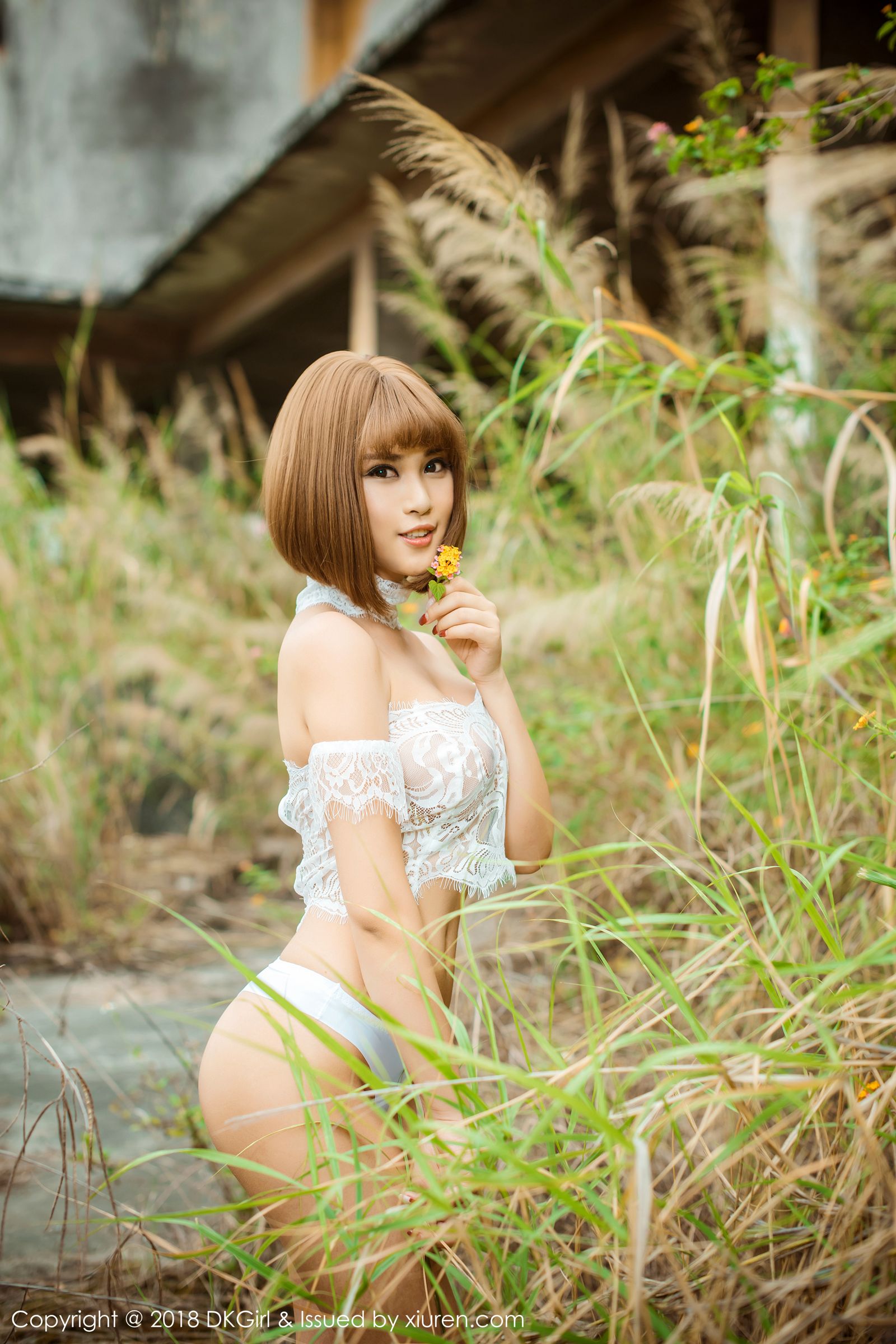 高颜值美女萌宝儿 青春纯美荒野露出
