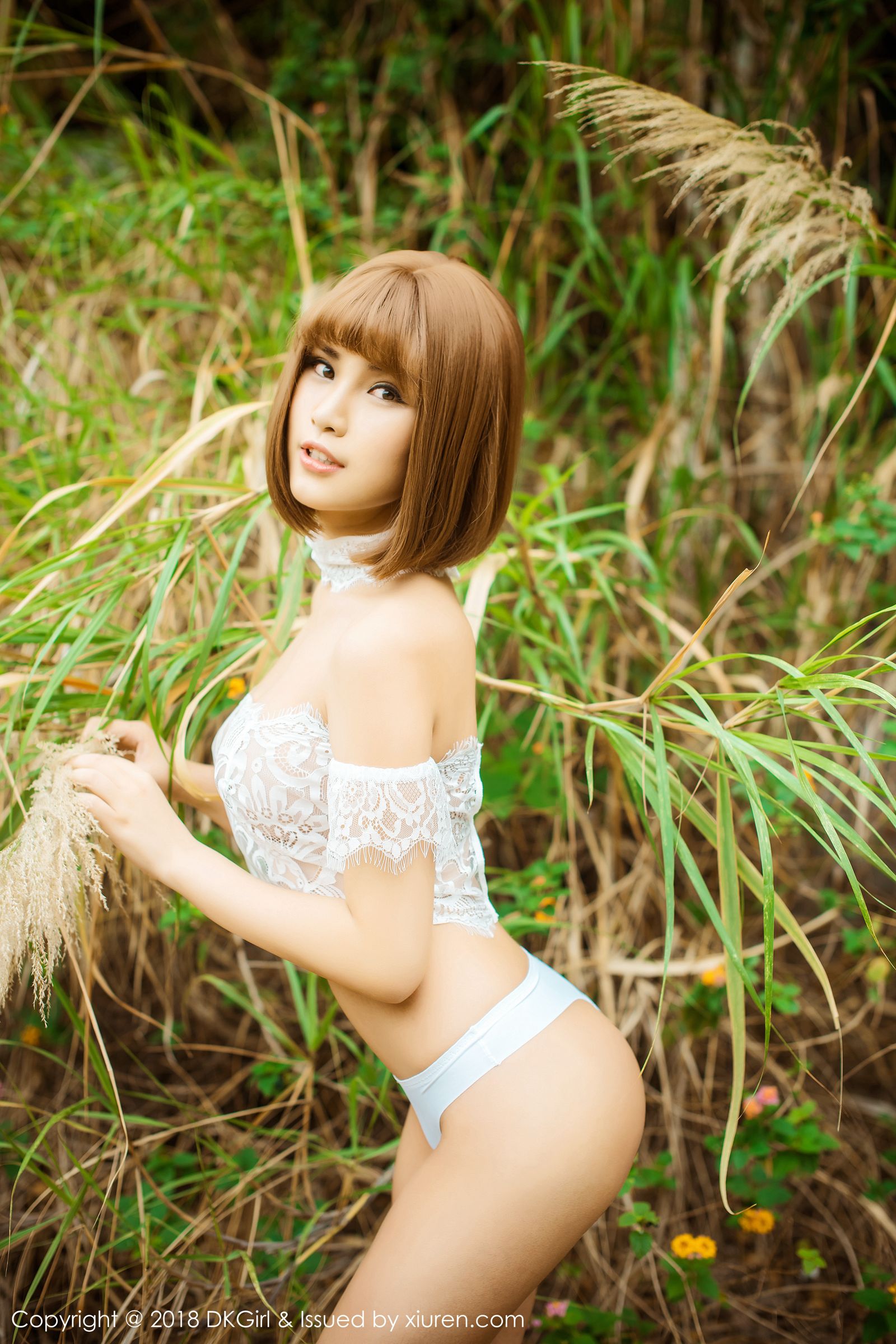 高颜值美女萌宝儿 青春纯美荒野露出