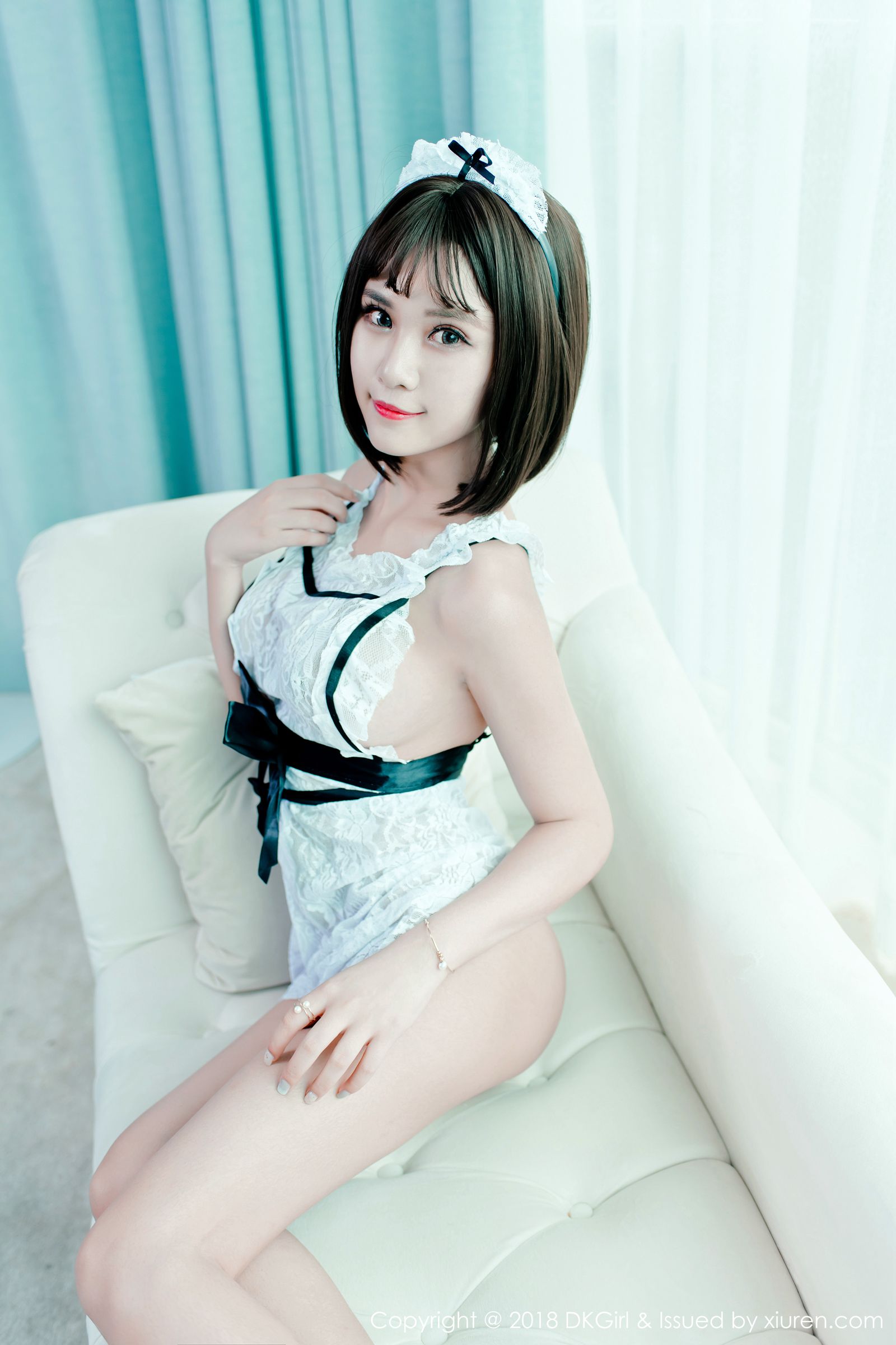 性感女仆萌宝儿 童颜欧派真空厨娘