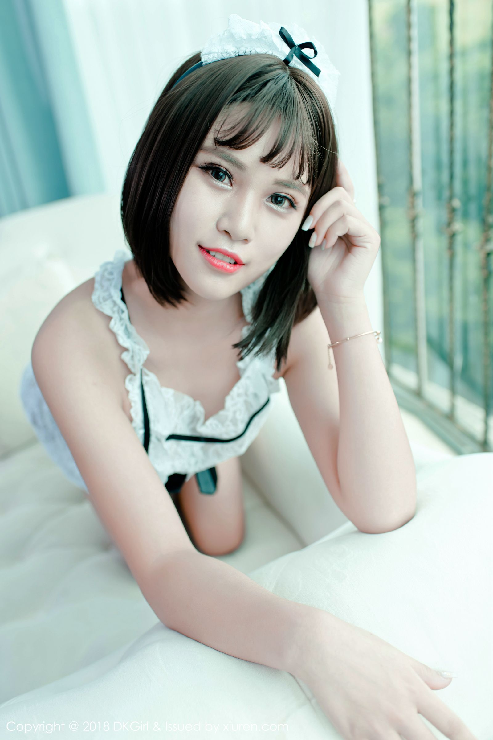 性感女仆萌宝儿 童颜欧派真空厨娘