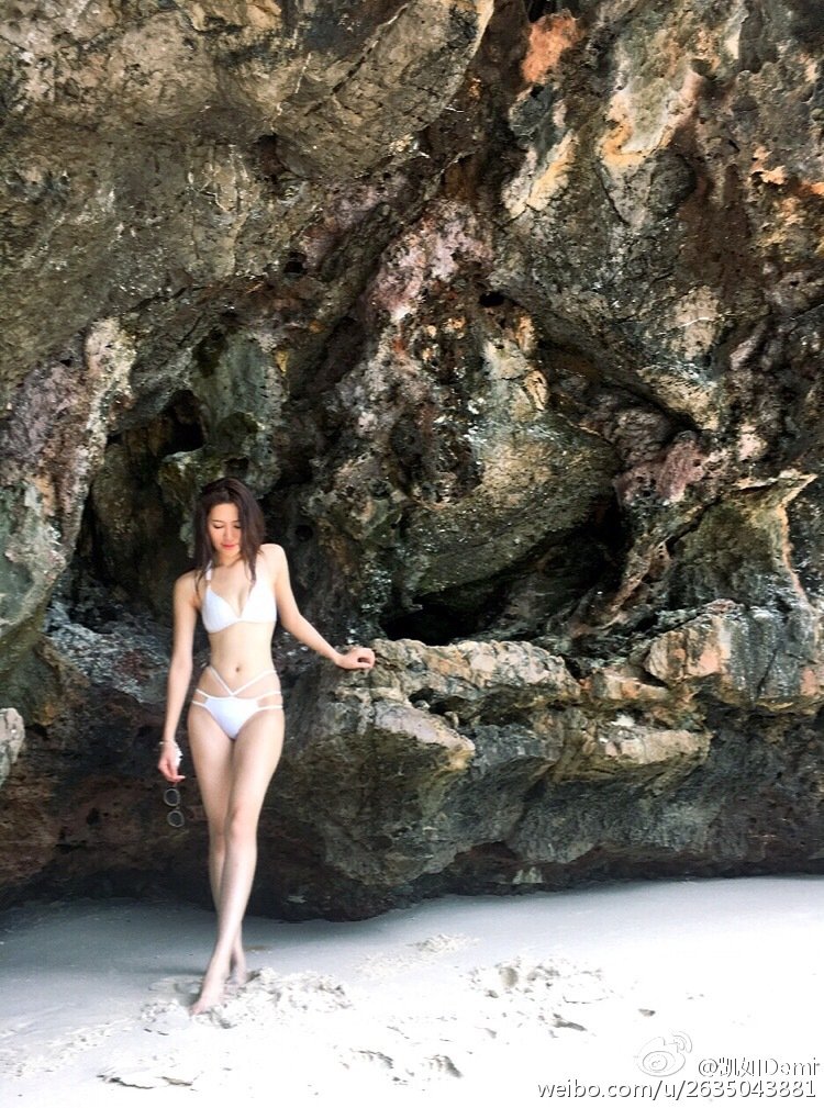 杨凯如Demi 「神金女孩」微博私房照诱惑写真图