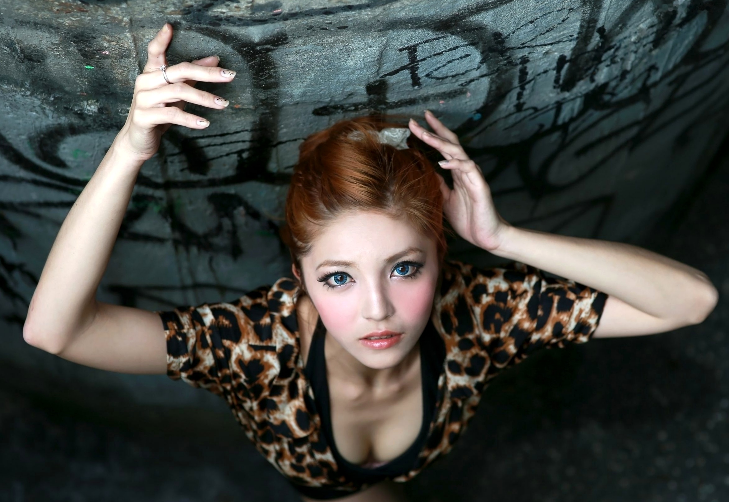 台湾正妹Mikiyo百变写真:时尚街拍潮流穿搭与甜美私房魅力精选集